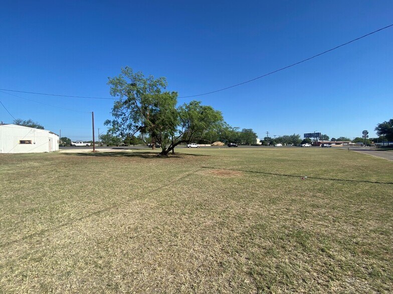 More Photos Of 2641 South Treadaway, Abilene Land For Lease
