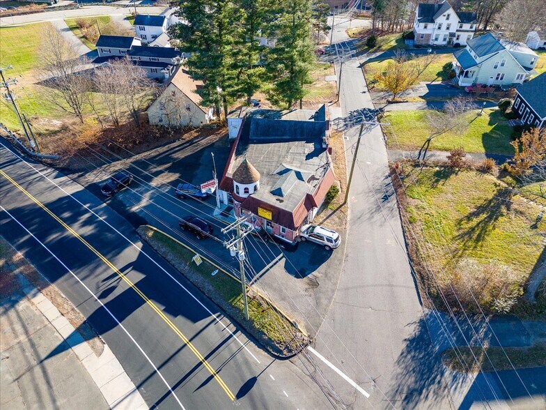 More Photos Of 166 S Riverside Ave, Pequabuck Freestanding For Sale