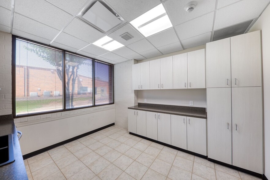 More Photos Of 5350 Webb Pky, Lilburn Flex For Sale