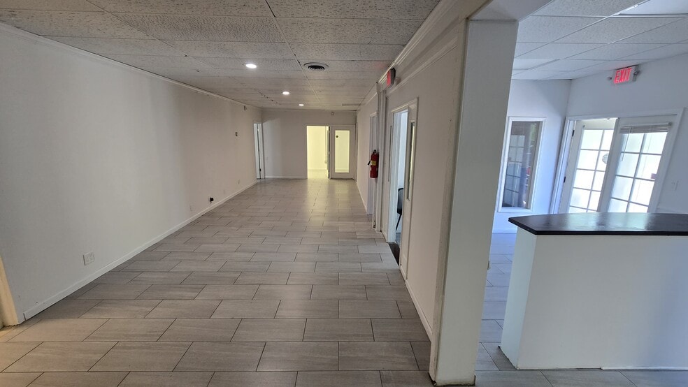 More Photos Of 748 NE Lawrence St, Marietta Office For Sale