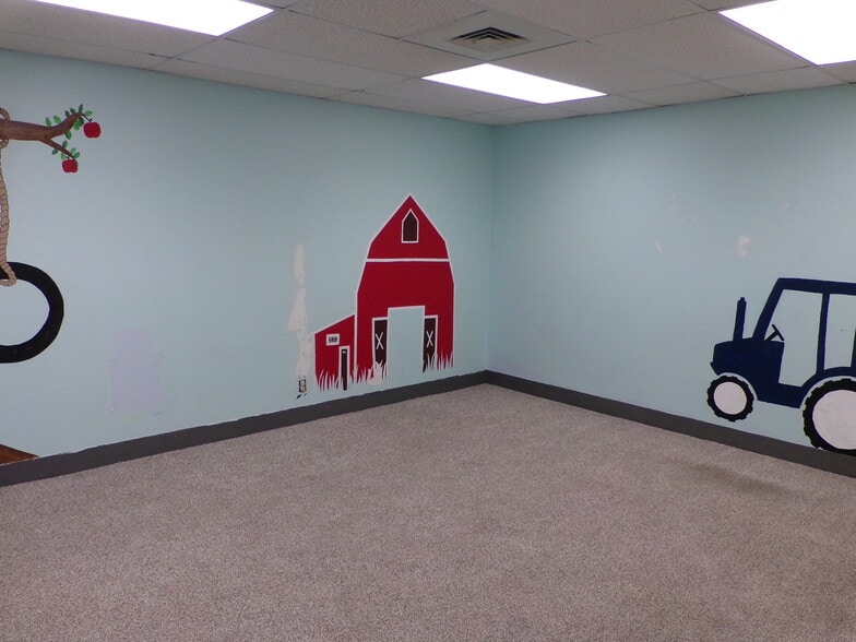 More Photos Of 401 Gilford Ave, Gilford Office For Lease