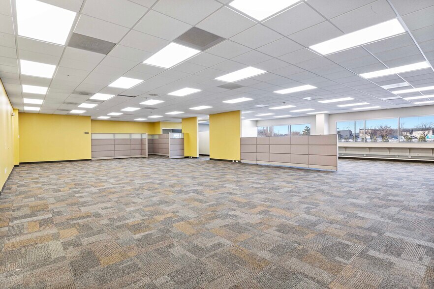 More Photos Of 1615 Commerce Pky, Bloomington Office For Lease