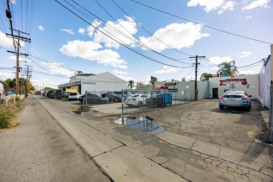 More Photos Of 21627 Sherman Way, Canoga Park Storefront For Sale