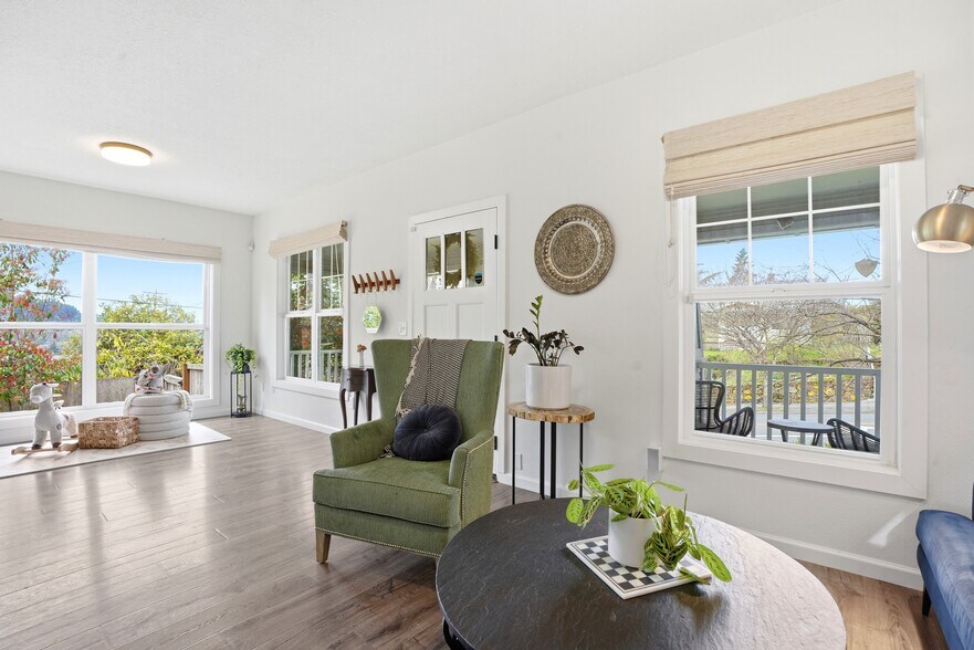 More Photos Of 1314 7th St, Oregon City Flex For Sale