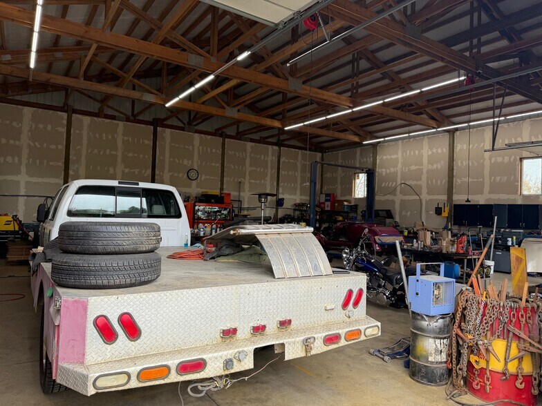 More Photos Of 3894 Roosevelt Blvd, Eugene Industrial For Sale