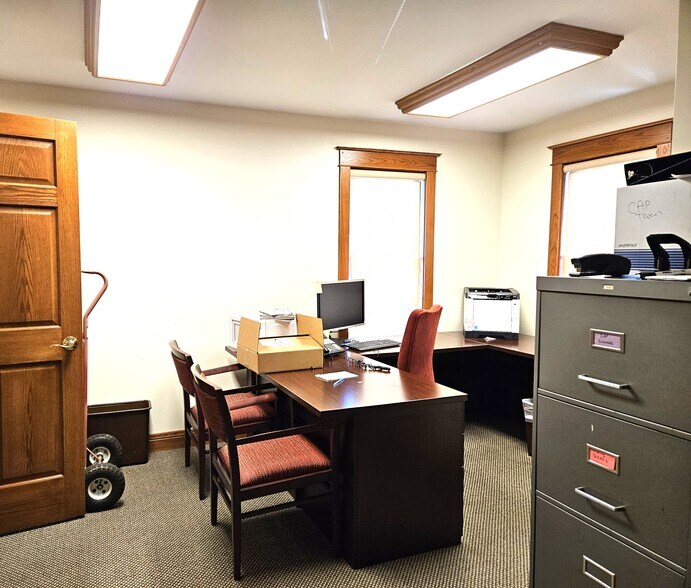 More Photos Of 820 N Michigan Ave, Saginaw Office For Sale