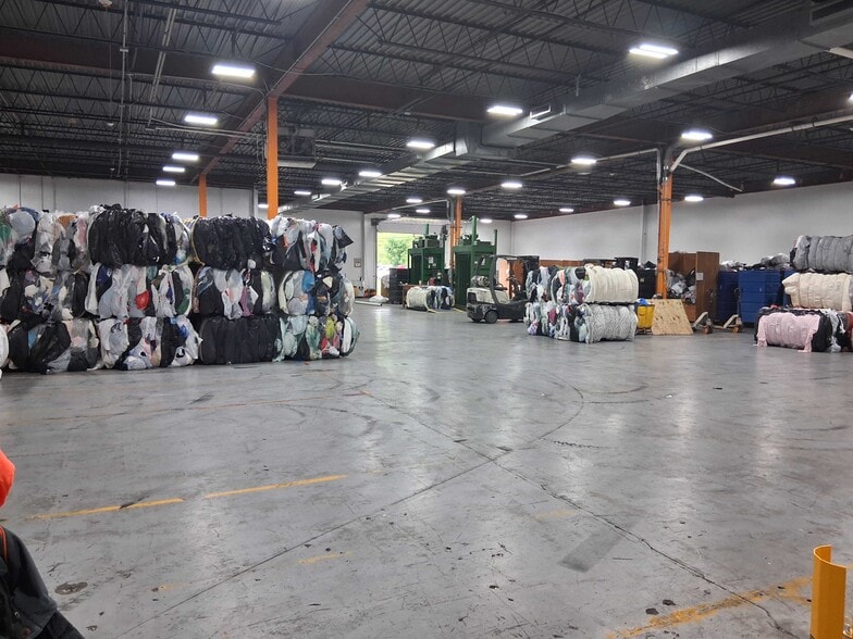 More Photos Of 600 Executive Blvd, Elmsford Manufacturing For Lease