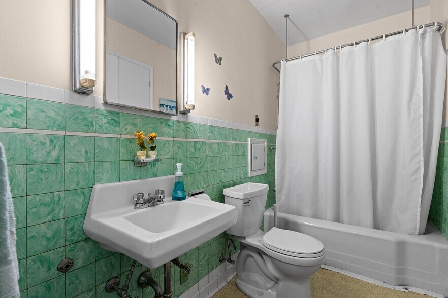 More Photos Of 120 W Main St, Wilmington Flex For Sale