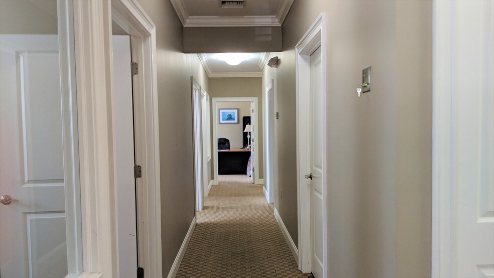 More Photos Of 2573 Barrington Cir, Tallahassee Office For Lease