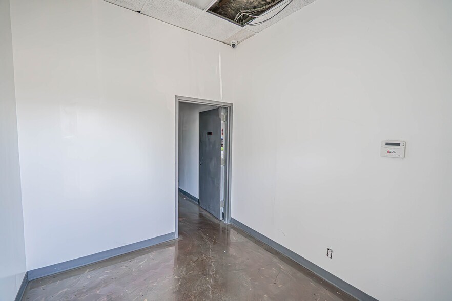 More Photos Of 1901 S Alameda St, Los Angeles General Retail For Sale