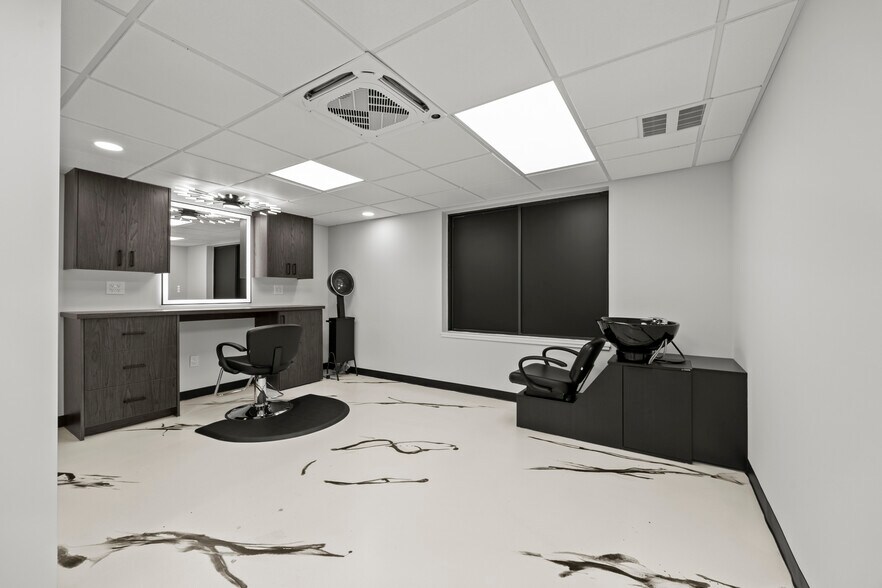 More Photos Of 4588 Kenny Rd, Columbus Storefront Retail Office For Sale