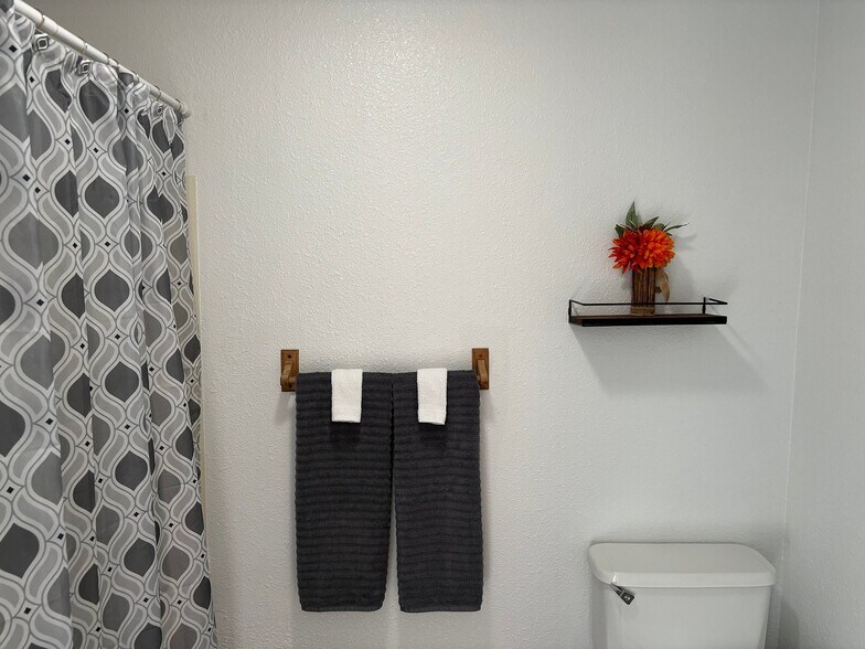 More Photos Of 8592 La Porte Rd, Brownsville Hotel For Sale