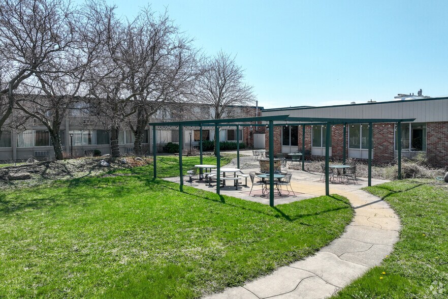 More Photos Of 2306 E Main St, Albert Lea Hospitality For Sale