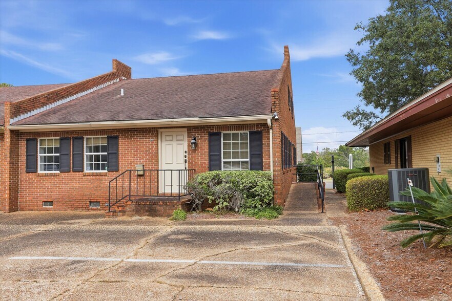 More Photos Of 235-237 John Knox Rd, Tallahassee Medical For Sale