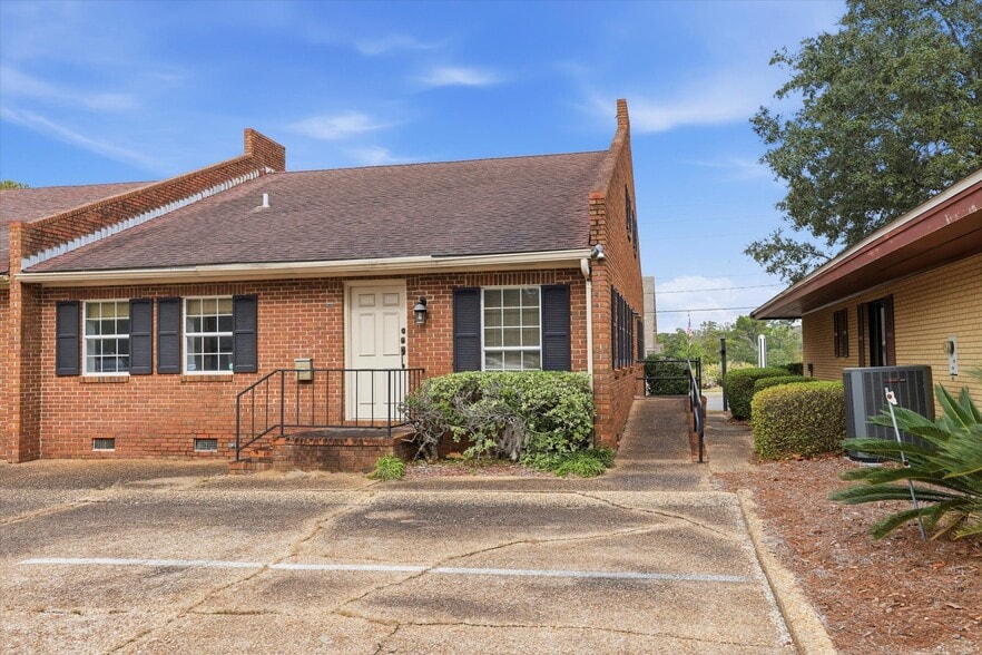 More Photos Of 235-237 John Knox Rd, Tallahassee Medical For Sale