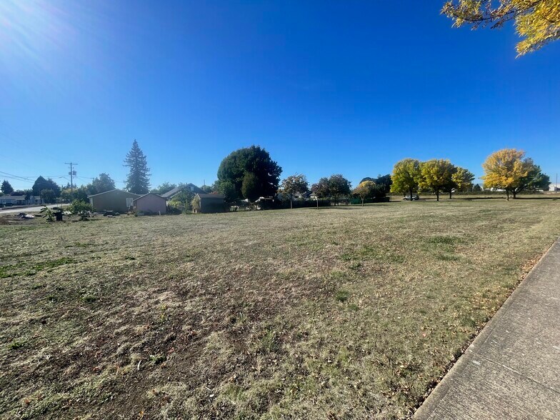 More Photos Of Polk and Ash (2 lots) St, Independence Land For Sale