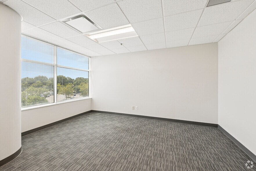 More Photos Of 7171 W 95th St, Overland Park Unknown For Lease