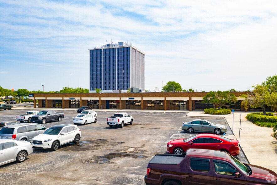 More Photos Of 9280 Bay Plaza Blvd, Tampa Unknown For Lease