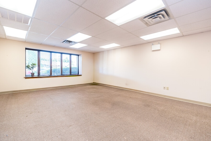 More Photos Of 908-918 Town Center, New Britain Office For Sale