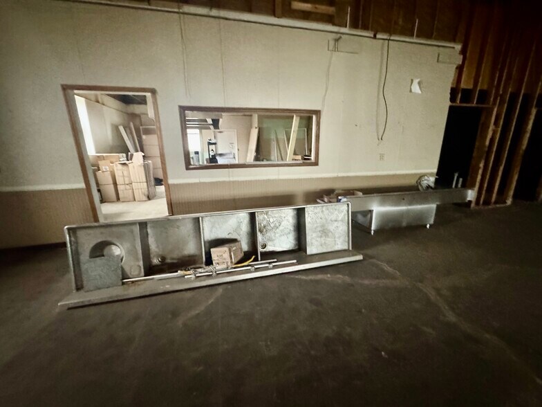 More Photos Of 120 Walnut St, Washington General Retail For Sale