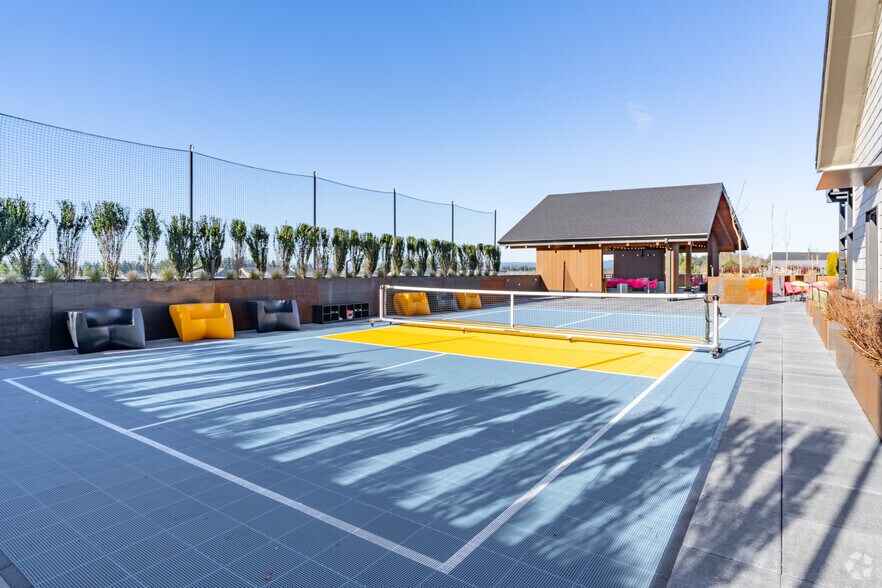 More Photos Of 1390 NE Compton Dr, Hillsboro Multifamily For Sale