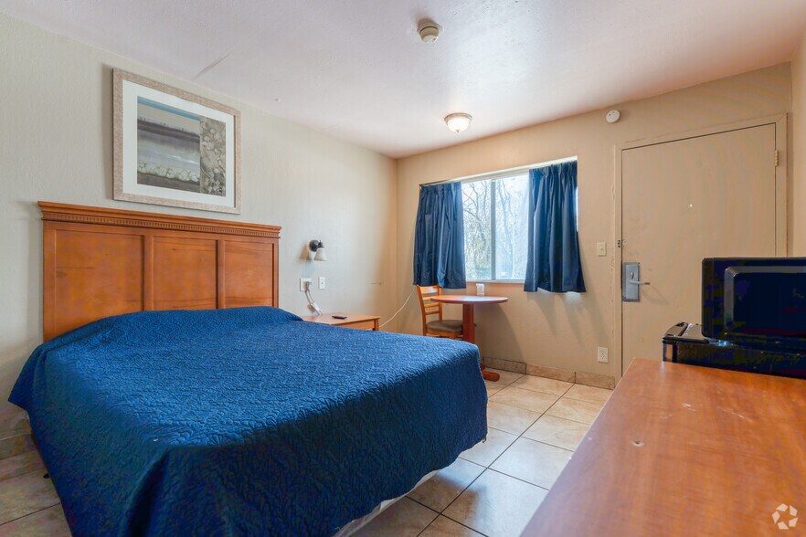 More Photos Of 2016 Old Us-31, Jeffersonville Hotel For Sale