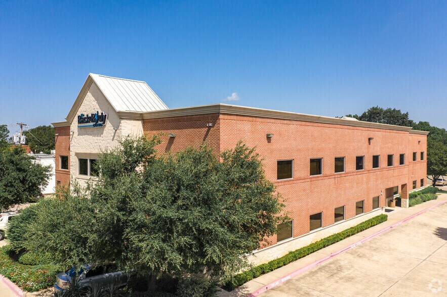 More Photos Of 571 W Main St, Lewisville Medical For Lease