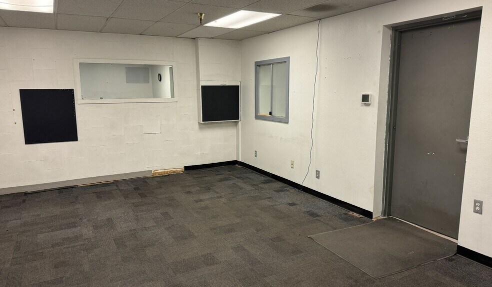 More Photos Of 2211 Commercial St NE, Albuquerque Warehouse For Lease