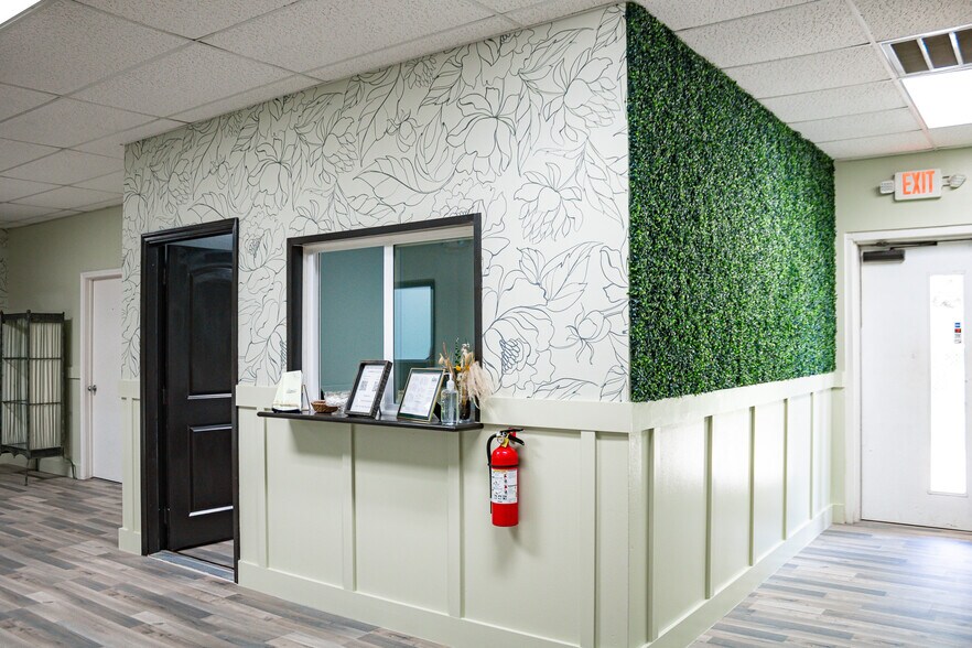 More Photos Of 409 Rayford Rd, Spring Freestanding For Sale