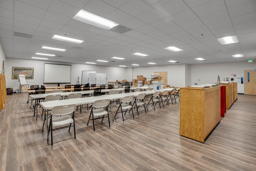 More Photos Of 5504 S 11th St, Ridgefield Distribution For Lease