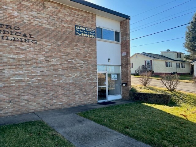 More Photos Of 1901 19th St, Nitro Medical For Lease