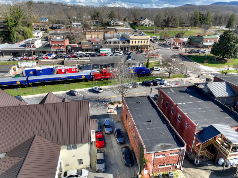 More Photos Of 240 W Main St, Blue Ridge Office For Sale