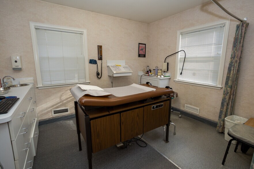 More Photos Of 73 Amboy Ave, Metuchen Medical For Sale