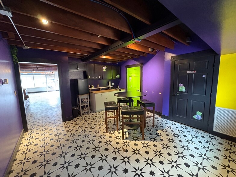 More Photos Of 4370 S Broadway, Englewood Storefront For Lease