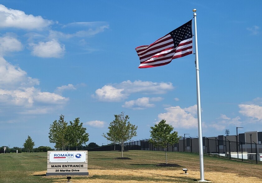 More Photos Of 20 Martha Dr, Bethel Warehouse For Lease