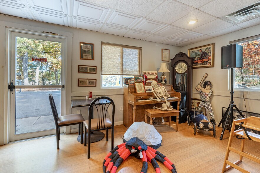 More Photos Of 414 Boston St, Topsfield Office For Sale