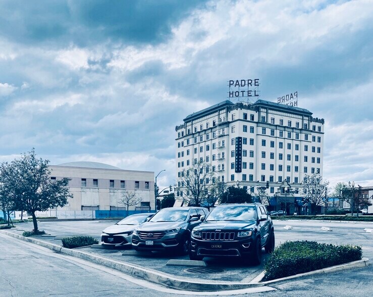 More Photos Of 1707 Eye St, Bakersfield Office For Lease