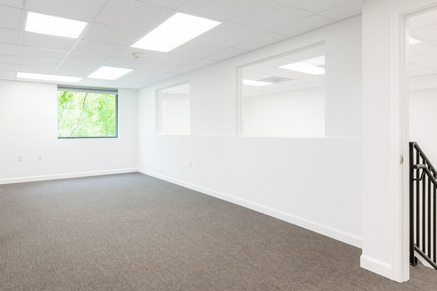 More Photos Of 8600 Commodity Cir, Orlando Showroom For Sale