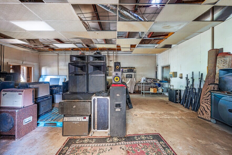 More Photos Of 719 E Moore Ave, Terrell Warehouse For Sale