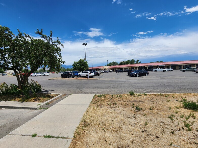 More Photos Of 3235 I-70 Business Loop, Clifton Freestanding For Lease