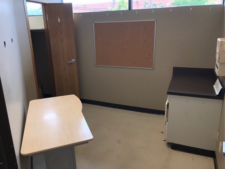 More Photos Of 2001 Glen Echo Rd, Nashville Office For Sale