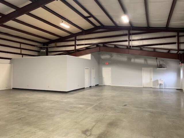 More Photos Of 3400 Claremont Ave, Evansville Warehouse For Sale