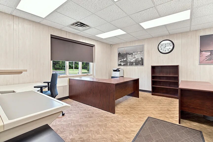 More Photos Of 1375 Old York Rd, Allentown Auto Repair For Sale