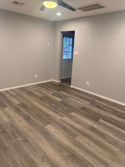 More Photos Of 511 Tower Cir, Oklahoma City Distribution For Lease