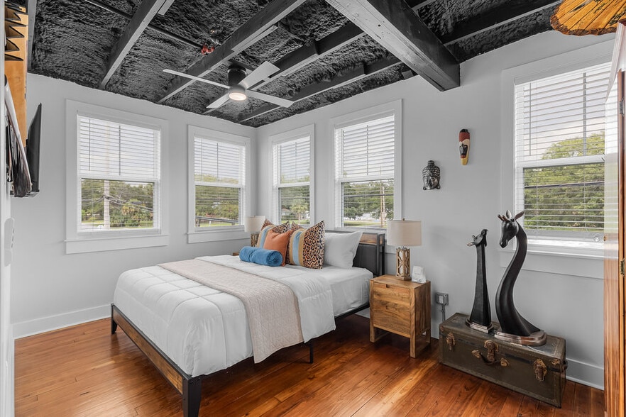 More Photos Of 156 Camellia St, Biloxi General Retail For Sale