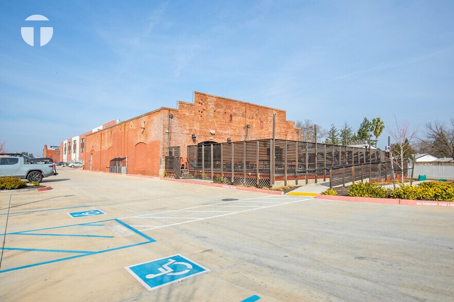 More Photos Of 9699 Railroad St, Elk Grove Restaurant For Lease