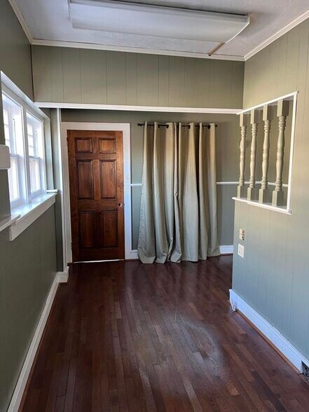 More Photos Of 1405 S Business Highway 65, Hollister Office Residential For Sale