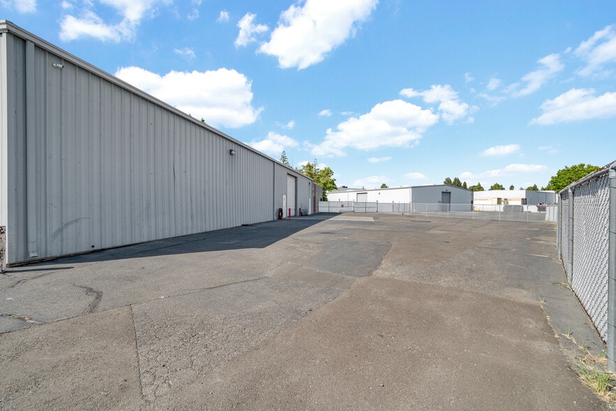 More Photos Of 4081 Seaport Blvd, West Sacramento Warehouse For Lease