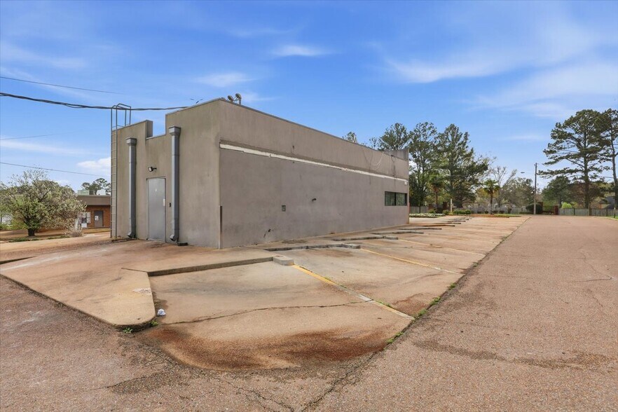 More Photos Of 1900 E County Line Rd, Ridgeland Fast Food For Sale