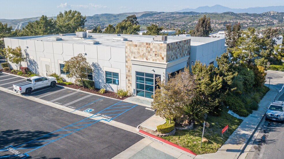 More Photos Of 100 Calle Iglesia, San Clemente Warehouse For Lease